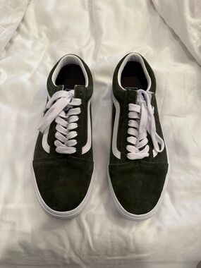 Vans Women's Low-Top Suede Sneakers in Dark Green with White Stripe